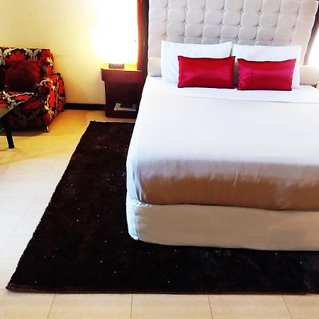 Dulcinea Hotel And Suites Lapu-Lapu City Exteriör bild