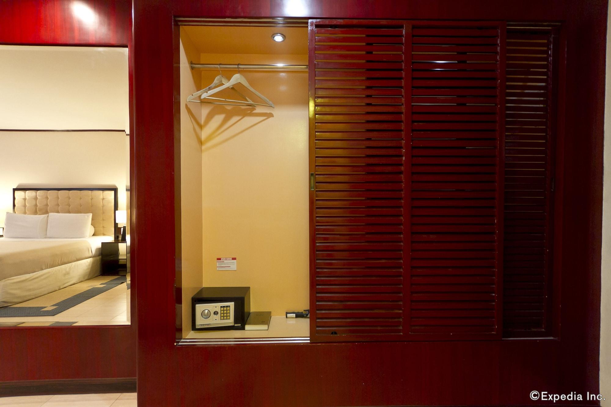 Dulcinea Hotel And Suites Lapu-Lapu City Exteriör bild