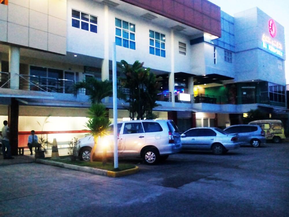 Dulcinea Hotel And Suites Lapu-Lapu City Exteriör bild