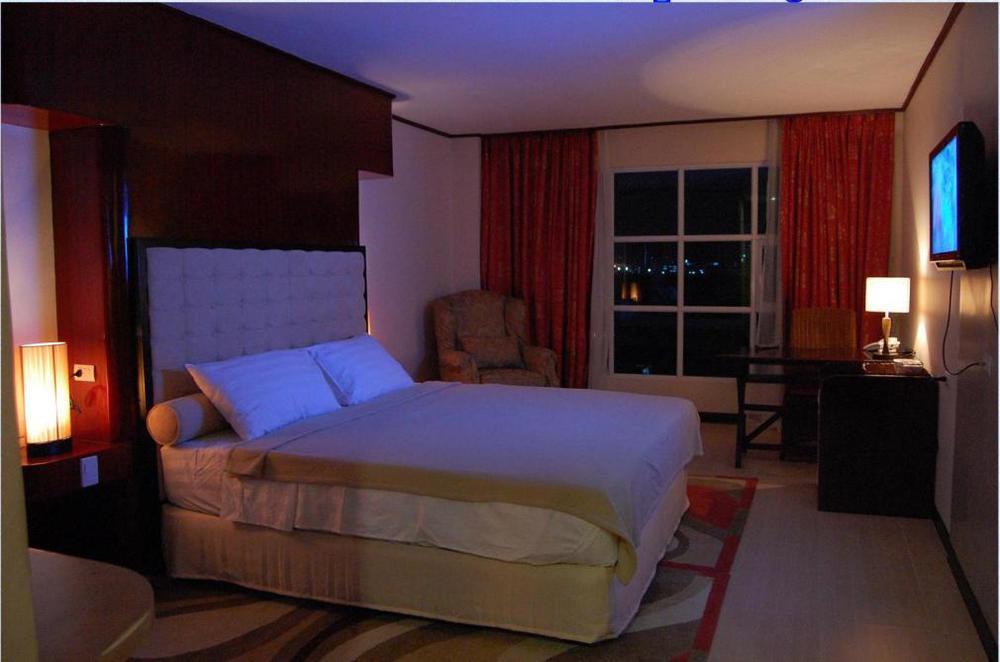 Dulcinea Hotel And Suites Lapu-Lapu City Exteriör bild