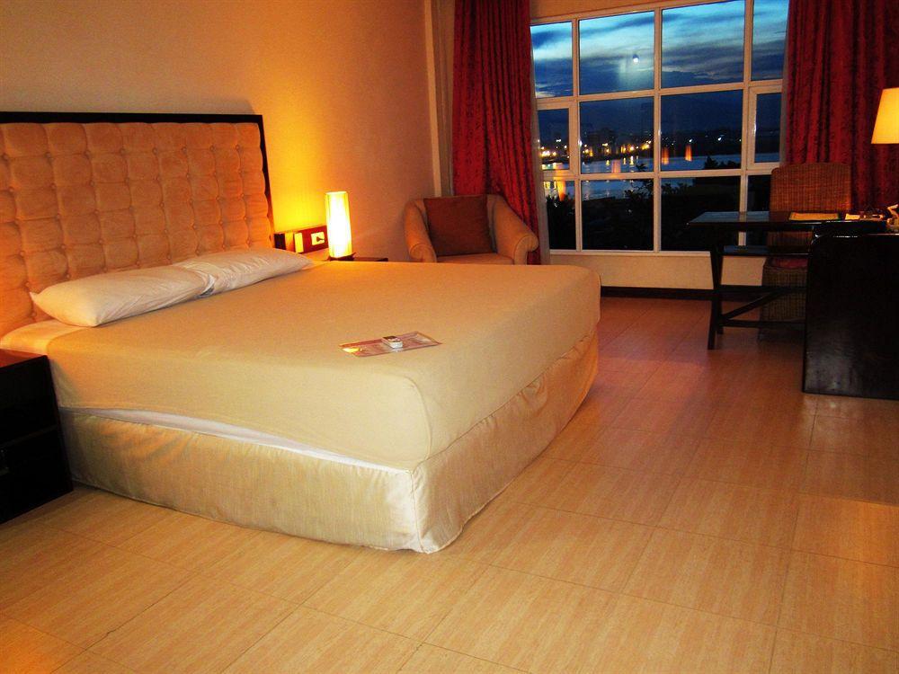 Dulcinea Hotel And Suites Lapu-Lapu City Exteriör bild