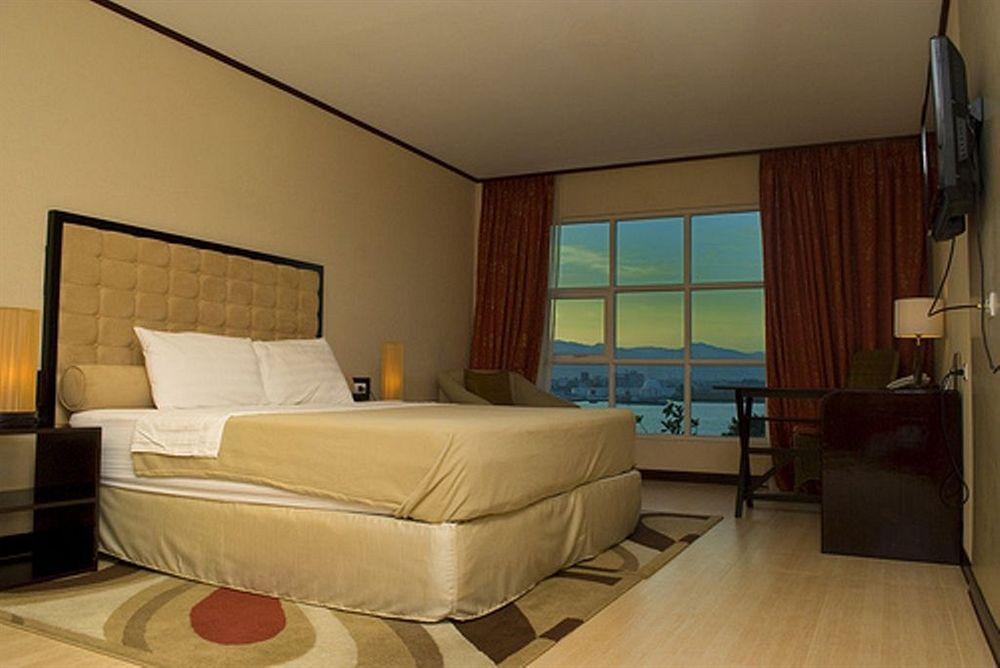 Dulcinea Hotel And Suites Lapu-Lapu City Exteriör bild