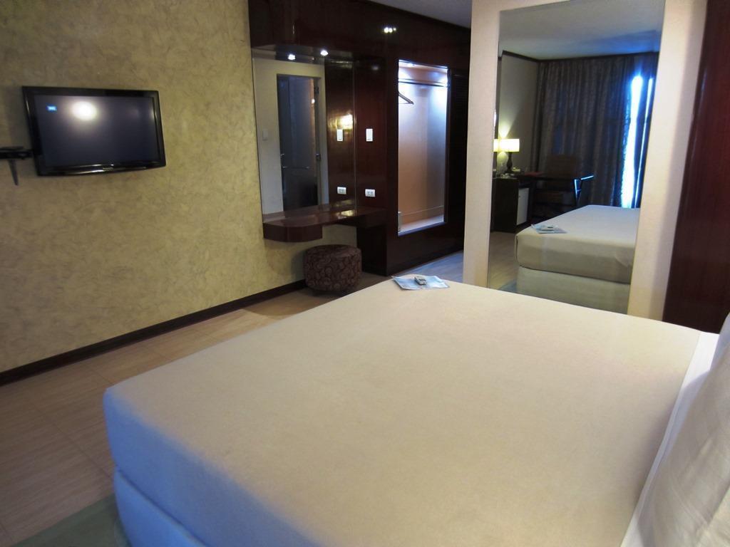 Dulcinea Hotel And Suites Lapu-Lapu City Exteriör bild
