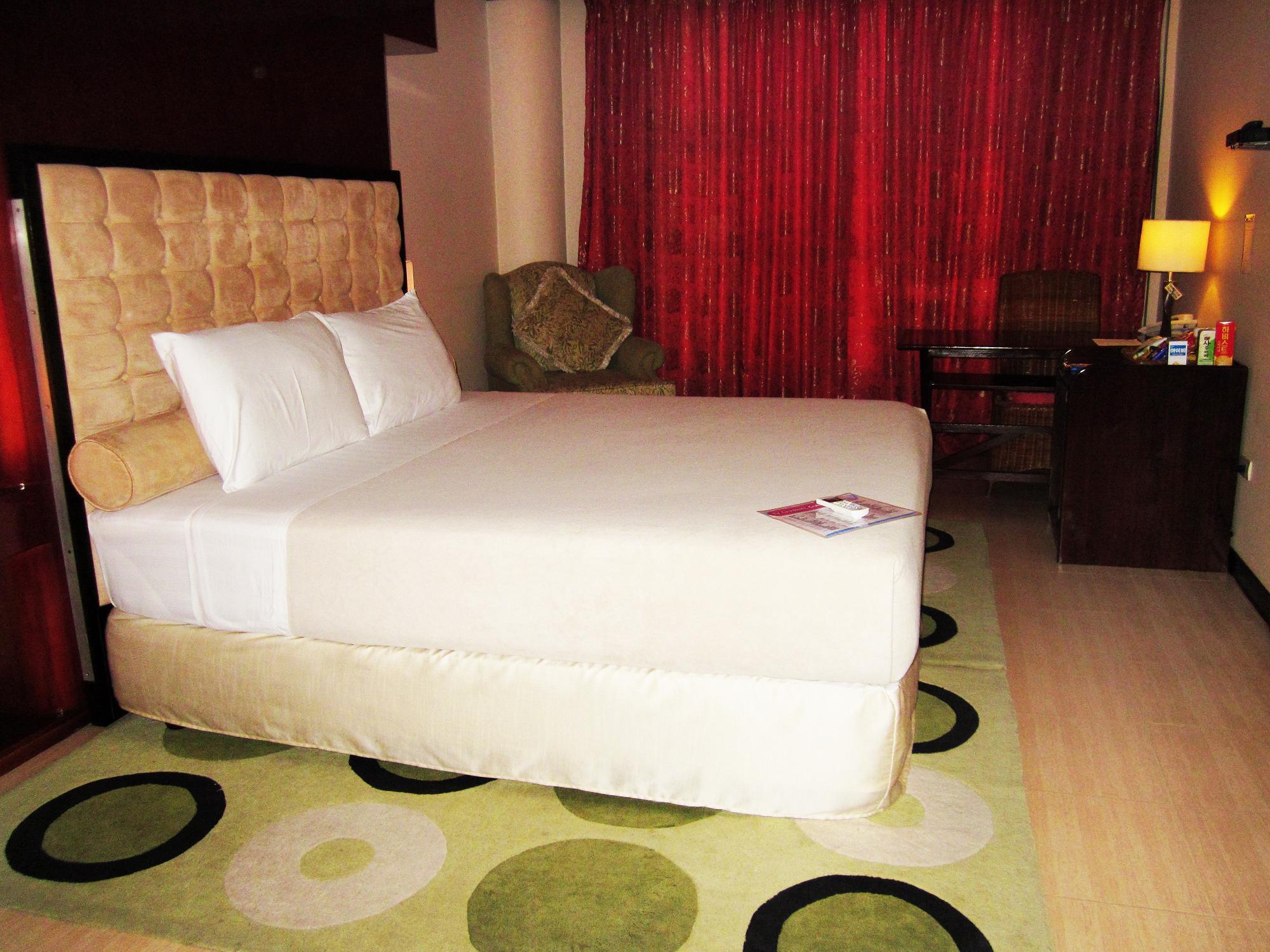 Dulcinea Hotel And Suites Lapu-Lapu City Exteriör bild