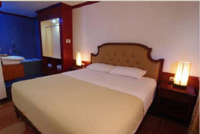 Dulcinea Hotel And Suites Lapu-Lapu City Exteriör bild