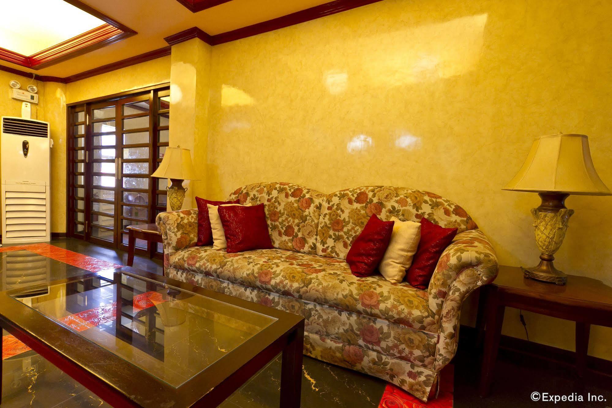 Dulcinea Hotel And Suites Lapu-Lapu City Exteriör bild