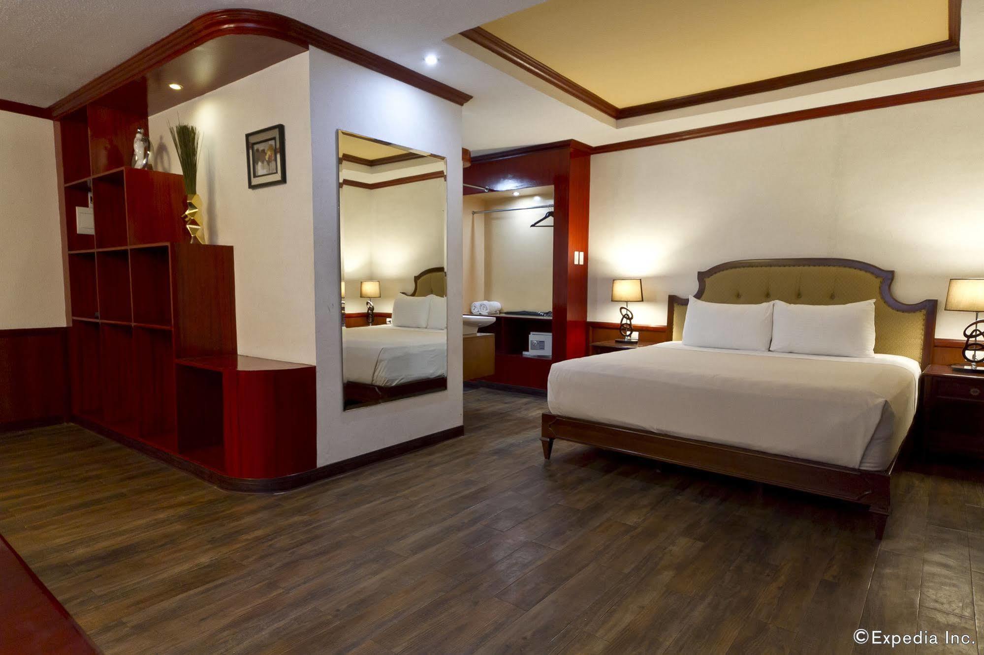 Dulcinea Hotel And Suites Lapu-Lapu City Exteriör bild