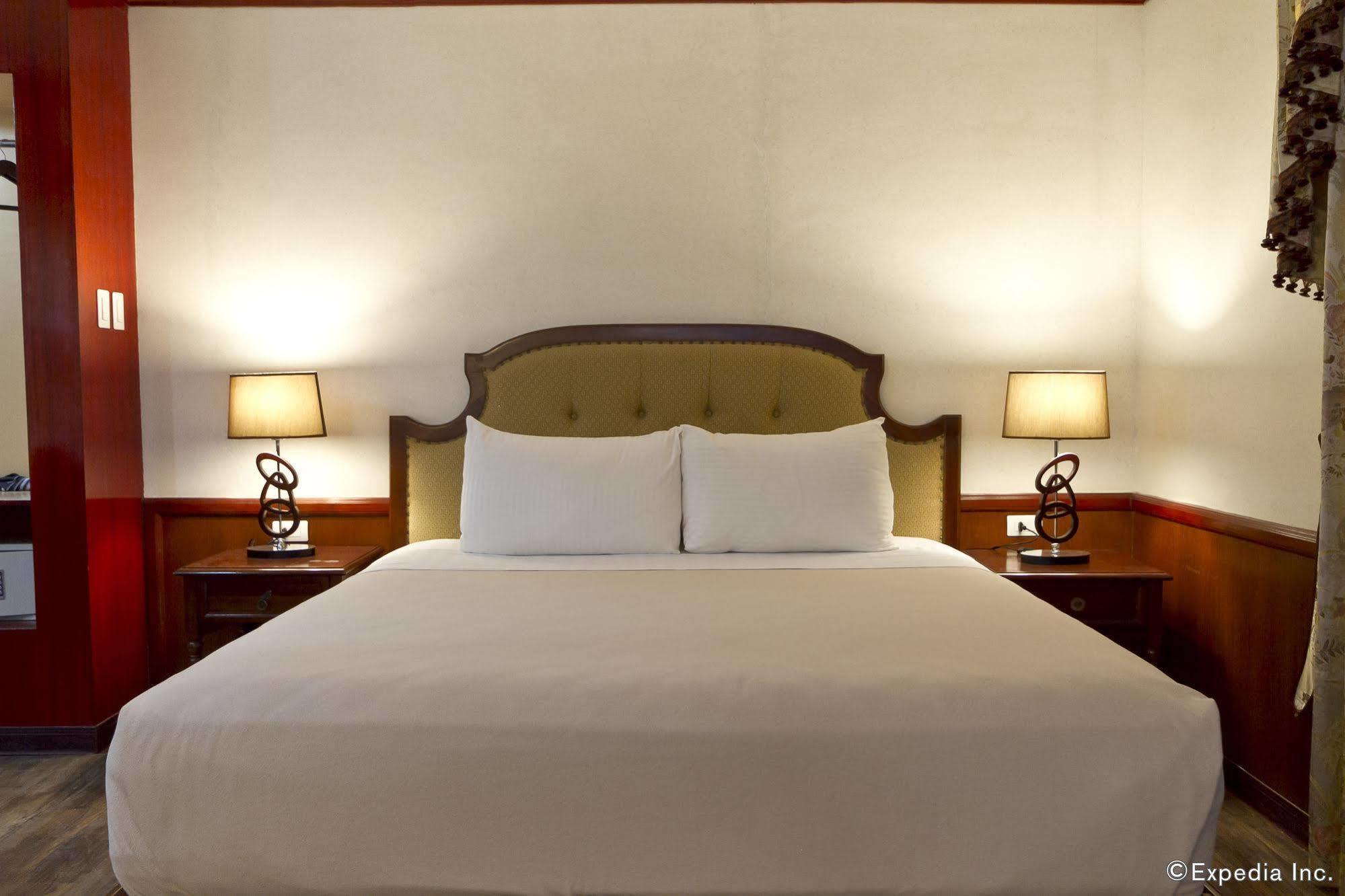 Dulcinea Hotel And Suites Lapu-Lapu City Exteriör bild