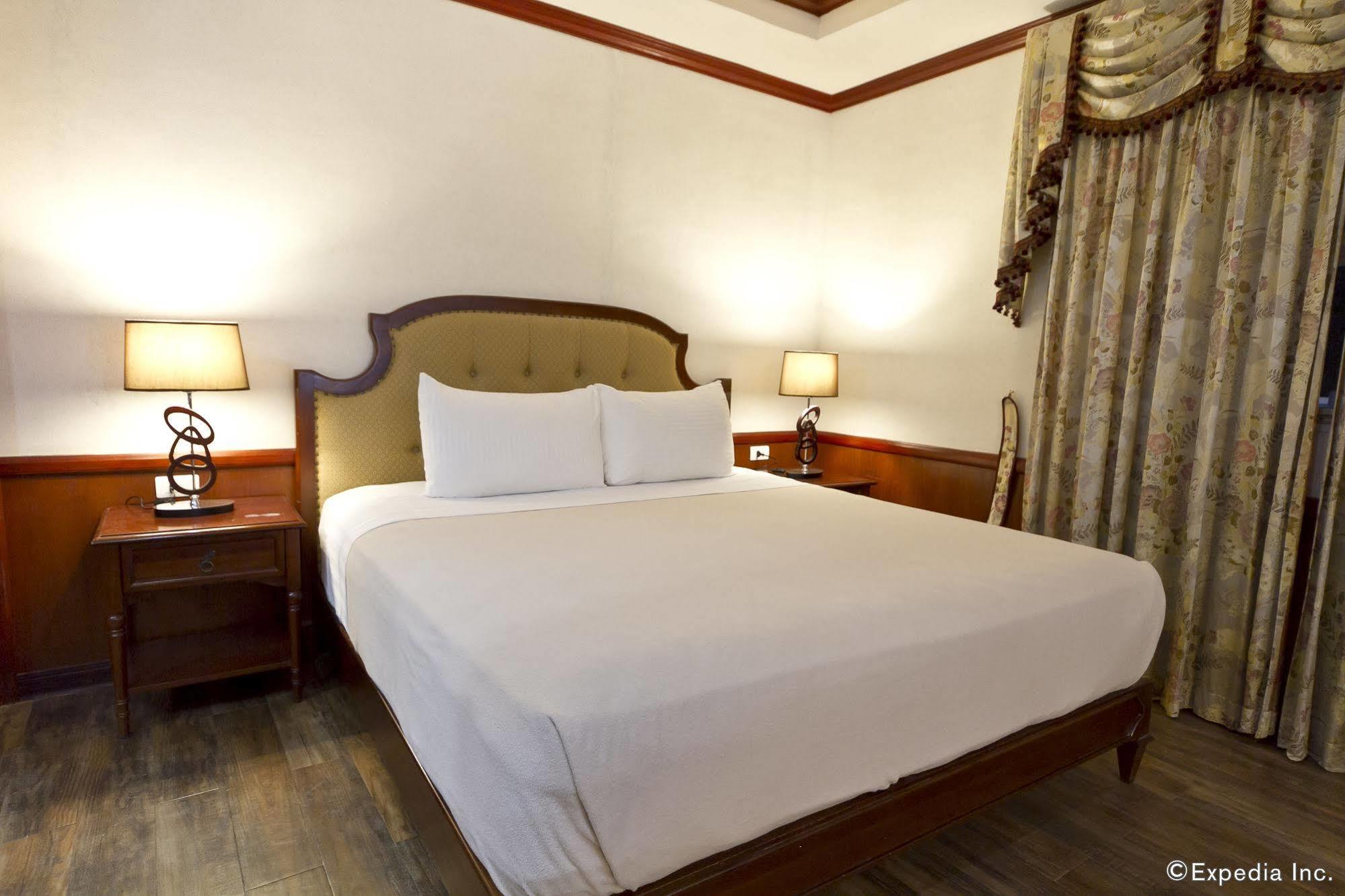 Dulcinea Hotel And Suites Lapu-Lapu City Exteriör bild